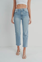 Load image into Gallery viewer, Maren Mom Jeans Classic Straight | Light Wash

